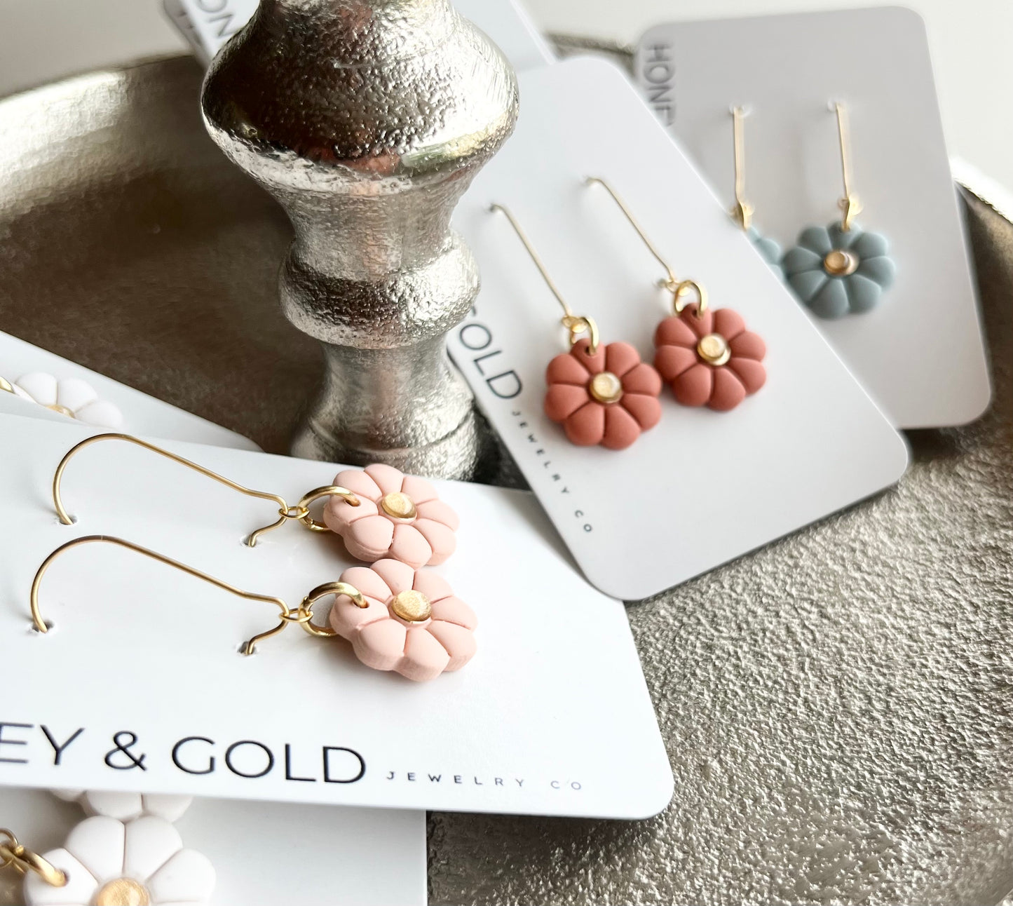 HOOKED ON BLOOMS