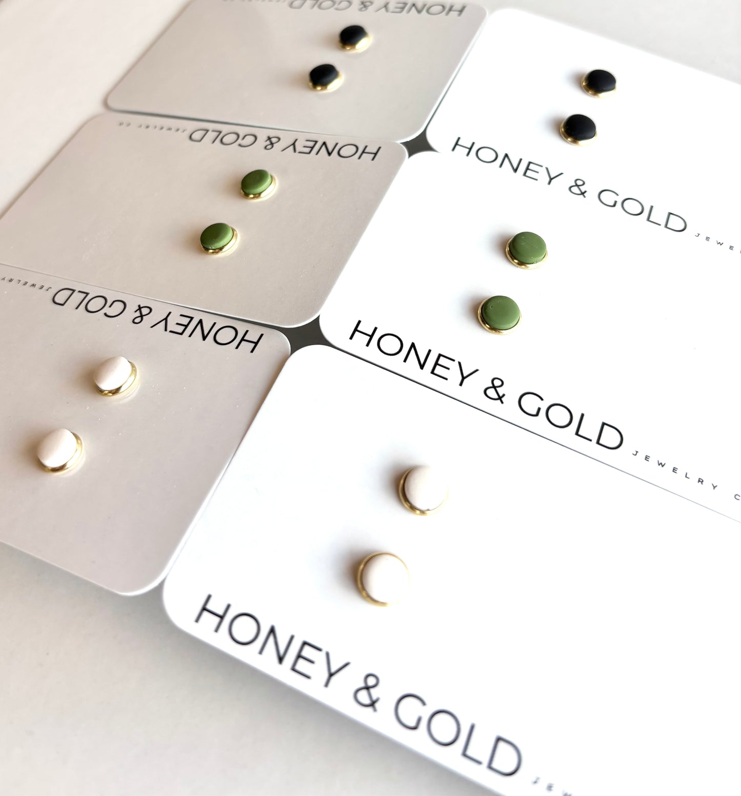 NYX - Golden halo stud style