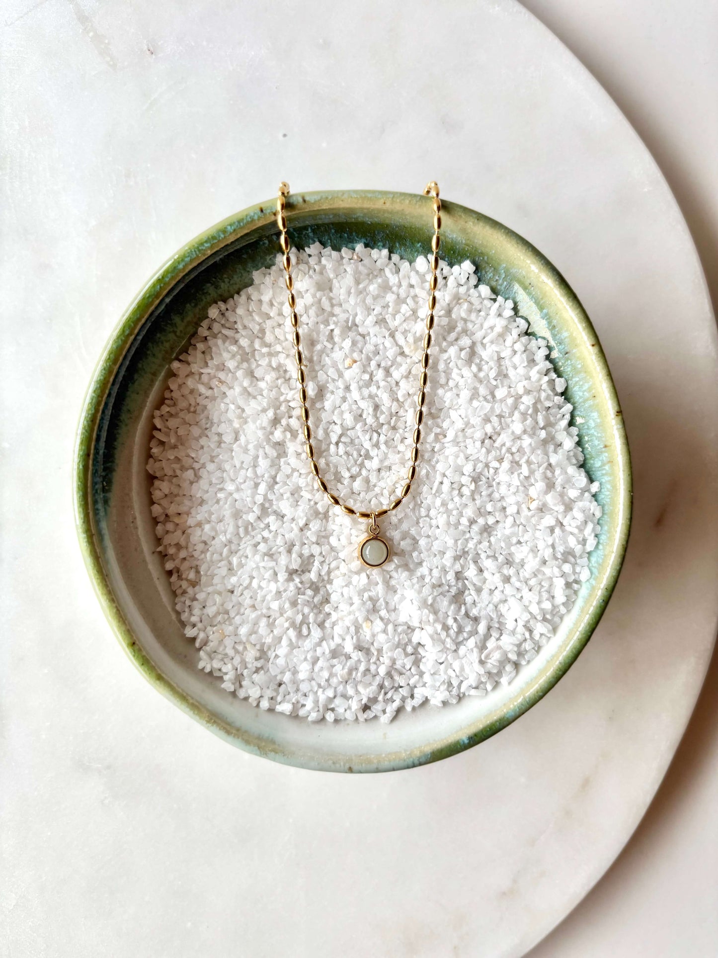 CAMILLE - Gold Oval Link Necklace with Pendant
