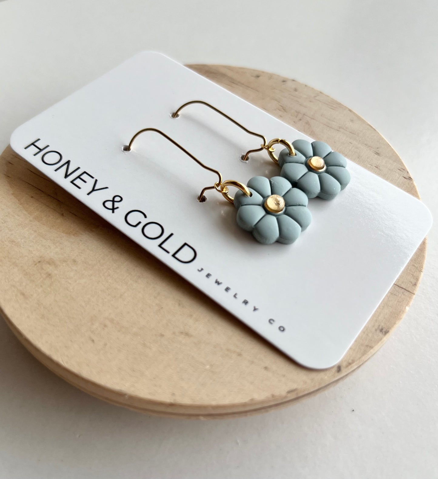 HOOKED ON BLOOMS