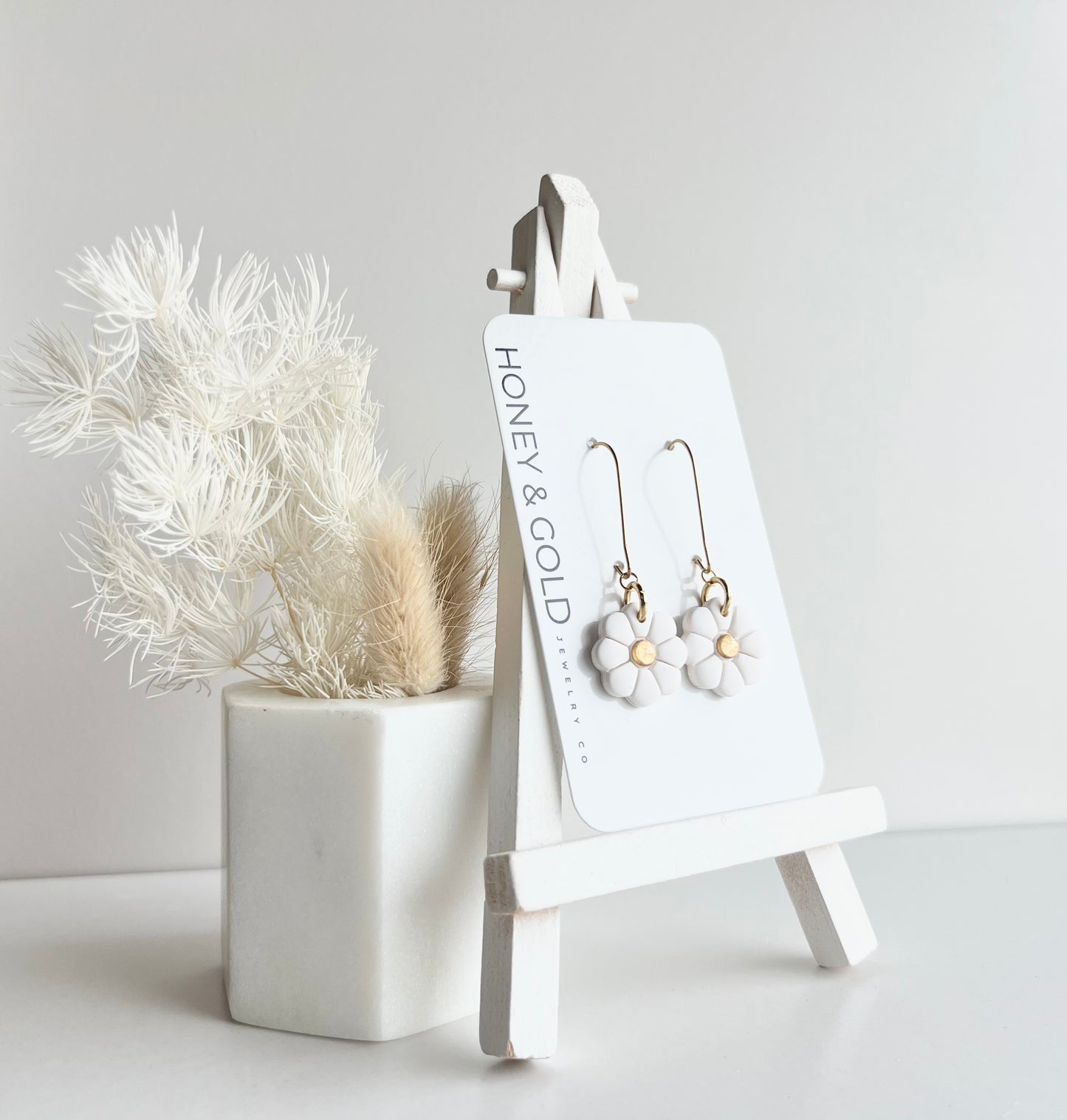 HOOKED ON BLOOMS