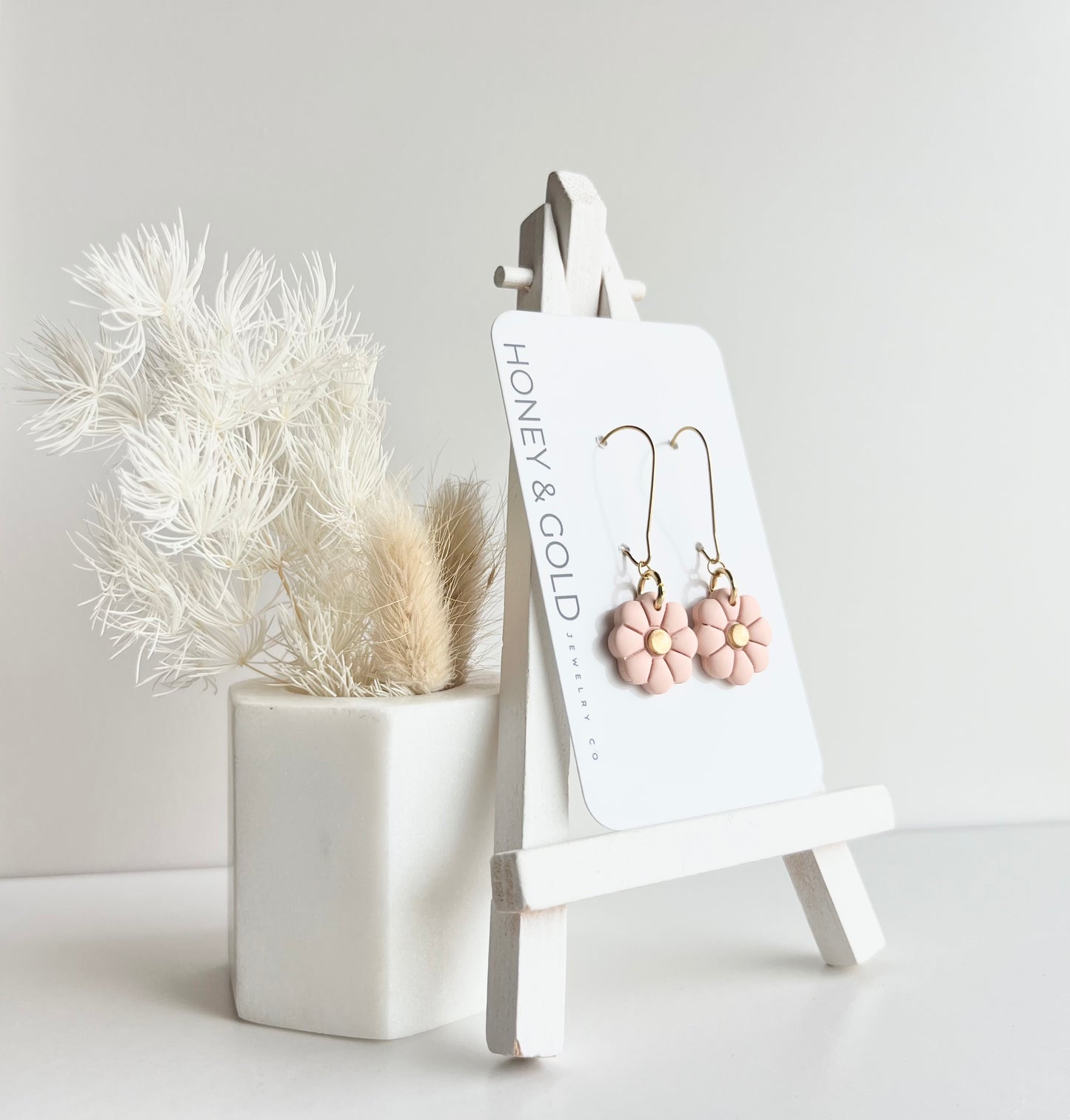 HOOKED ON BLOOMS