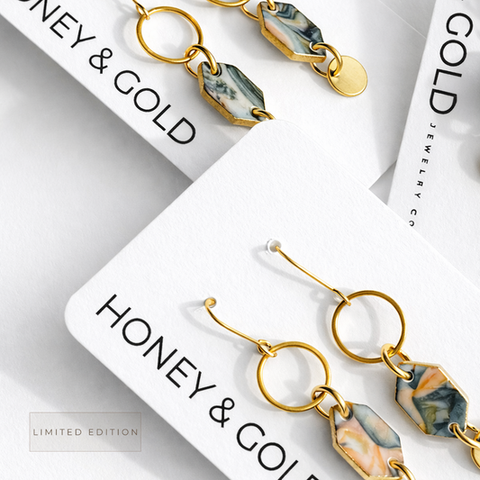 PHAÍDRA - Marbled Hexagon Gold Earrings